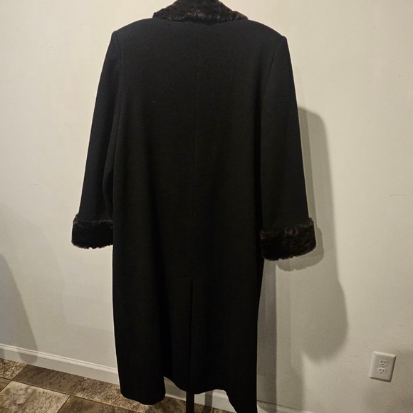 Women's JO-D Vintage Black Wool Coat with Brown & BlackFaux Fur Collar & Cuff 16 - Picture 8 of 12
